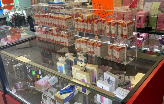 elfbar nachfüll pod läuft aus Cigarettes électroniques : des métaux toxiques trouvés dans les vapeurs des  nouveaux modèles main image 0
